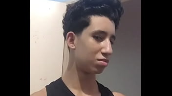 Novinho gritando e procurando uma mulher