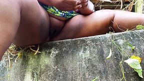 brincando com a xereca em publico
