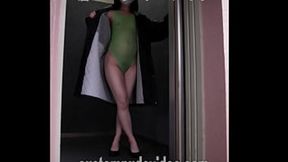 Pregnant lady unintentionally showing