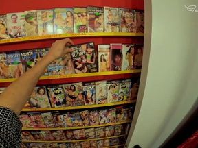SEXYSHOP DONNADIKUORI: hard cock for the sensual saleswoman