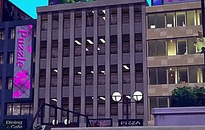 La tiny senpai se queda haciendo horas extra