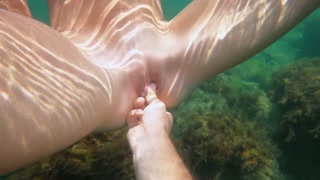Nude babe swim in sea and masterbation vagina with cameraman