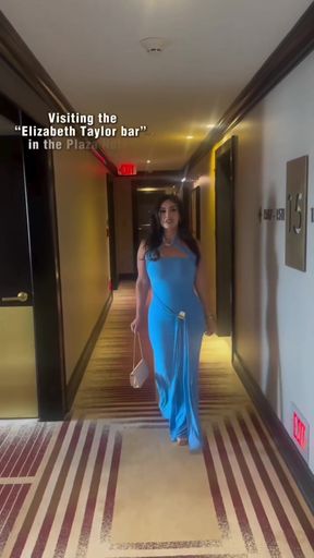 Elizabeth Taylor in the Playboy Mansion