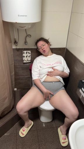 My full naked risky public bathroom masturbation