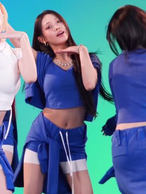 Petite Chinese-Kpop GF and her pro athlete boyfriend get it