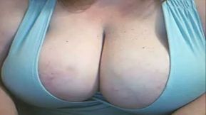 Webcam solo with a mature lady playing with her funbags