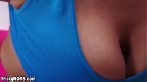 Sporty MILF stepmom in aerobic outfit goes down on my cock just to proove a point
