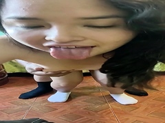 Universitaria bonita mamando  polla