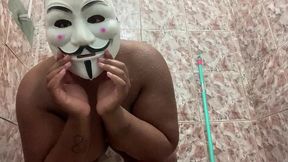 mamas derramando leite no banho! morena gostosa