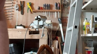 Domácí sólový klip amatérského evropského chlapa masturbujícího s dildem