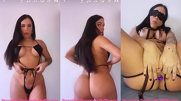 Transsexuelle brésilienne brincando com seu brinquedo em casa