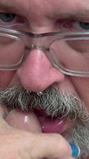 Stepdaddybearaz Feeding His Cock to Chefbarez