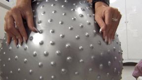 Juicy ass jumping on a gym ball Ja