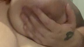 White bbw with big tits playing herself solo