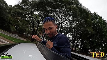 Depois de uma putaria com as GPs na rua colocamos a BBW para mamar - Samy Santos