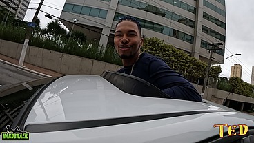 Depois de uma putaria com as GPs na rua colocamos a BBW para mamar - Samy Santos