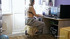 Emma sit pop in compared to others 4K