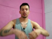 El Plomero me folla en el patio de mi casa con su vergota curva