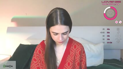 A Beleza Adulta Tmida Explora O nus Apertado E Introduz Um Vibrador Macio Com Cuidado Em Um Clima Noturno Intenso