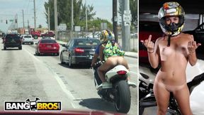 Hot - Big Booty Latin Babe Sophia Steele Fährt Ein Motorrad Und Einen Schwanz