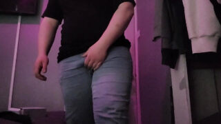 Amateuristische jonge, mollige Britse mannen met grote piemels berijden dildo's en komen hard klaar.