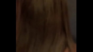 Rubia delgada con buen culo