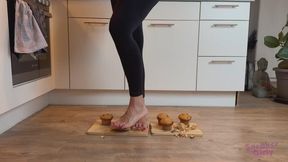 Sneaker-Girl Gym Lady - Little Muffin Crush