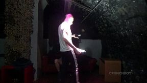 deux mecs baisent filmes par une camera de surveillance