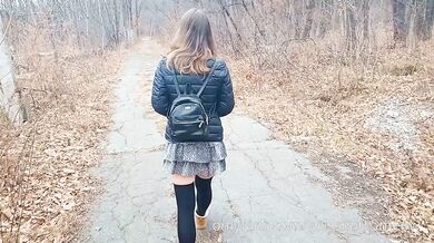 Stranger tightened my skirt then saw my bare pussy