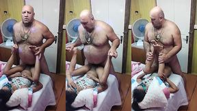 ela gosta de figar com ele todas as tardes de verao