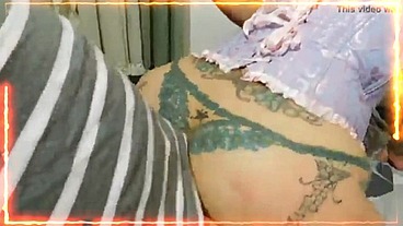 2017, ME RECOJI A LOS TECNICOS QUE VINIERON A ARREGLAR EL AIRE ACONDICIONADO ANTES QUE VUELVA MI MARIDO DE TRABAJAR , HERMOSA COJIDA ME DIERON