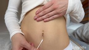 Gentle Q-Tip Bellybutton Cleaning