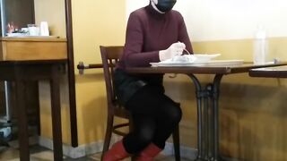 milf gotten her crossed legs orgasm inside cafe