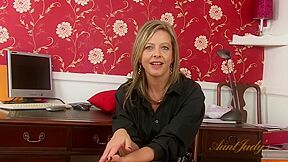 Louise Pearce - Silky Thighs Lou Interviews And Masturbates