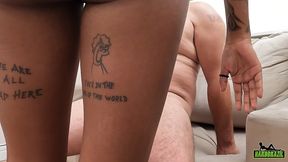 mais uma cai no teste do sofa com o diretor que fodeu o rabo da negra - sophia chocolate