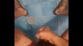 Honduran Guy Masturbates Publicly in Steamy Gay Amateur Clip