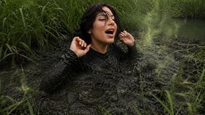 Lia got stuck in swamp, girl stuck in mud, chest high stuck in mud, muddy girl, boots in mud, stuck in mud
