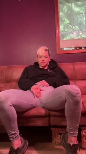 Pussy play in leggings