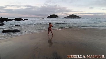 Quando eu chego no Rio de Janeiro já procuro uma praia e logo tento fuder com alguém - Alex Lima