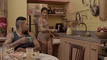 O corno e o corretor comendor de cu