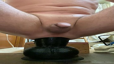 EastTNguy22 fisting and huge butt plug mr Hankeys atlas XXXL