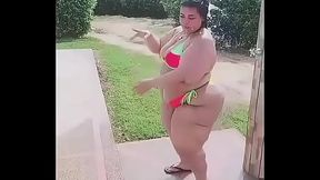 Rocio M toma un ba&ntilde_o