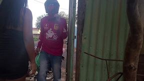 madrasta gostosa com bundao e fodida pelo motoboy bem dotado pelas costas do marido tarado