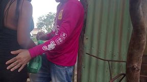 madrasta gostosa com bundao e fodida pelo motoboy bem dotado pelas costas do marido tarado