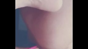 Casero estudiante se baja la calentura en la ducha. &iquest_Te gustar&iacute_a acompa&ntilde_arla ?