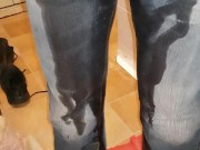 Je me pisse dessus habillé
