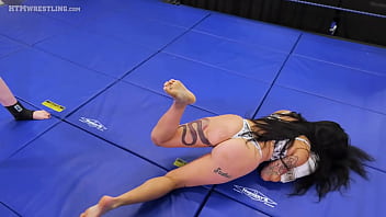 Foxy Boxing Fetish Girls Trading Punches - Tall vs Small