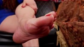 Mistress Jewell’s Stinky Feet Cock Tease