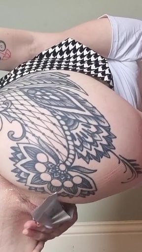 Custom Naive Women Tries Buttplugs in New Job