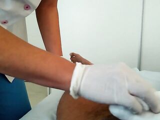 La enfermera hot me ayudo con una paja (eyaculacion masiva)